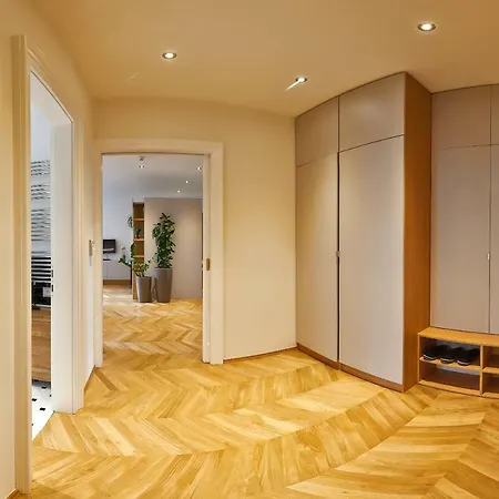 Palace Dlouhá - Old Town Apartamento